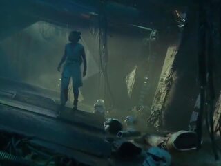 Rey saab a glimpse kohta a tume pool