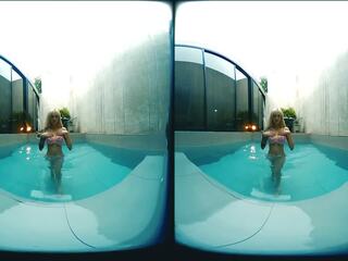 3d-vr film - blondinke azijke s velika prsi v bazen