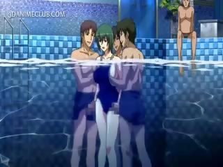 Tre kåt studs knulling en sexy anime henhold vann