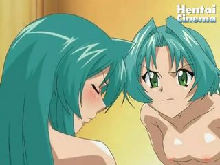 2 wellustig anime lesbiennes zijn spelen met elk ander in voorzijde van hun buurman
